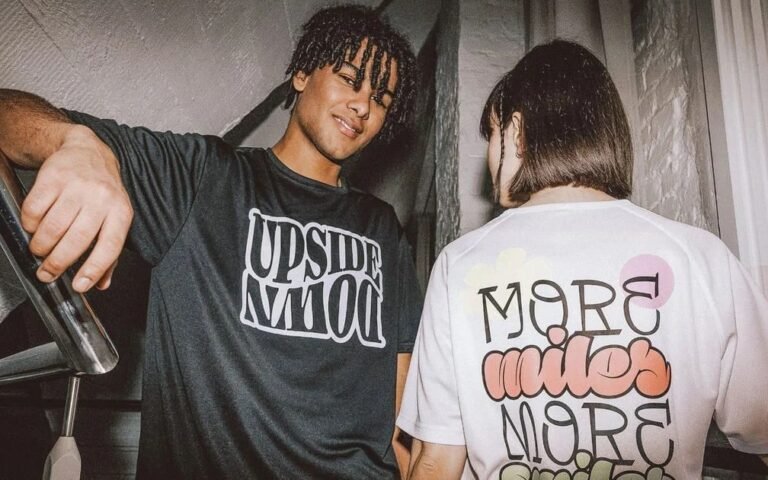 Les T-shirts Sérigraphiés : Un Classique Intemporel de la Mode Personnalisée