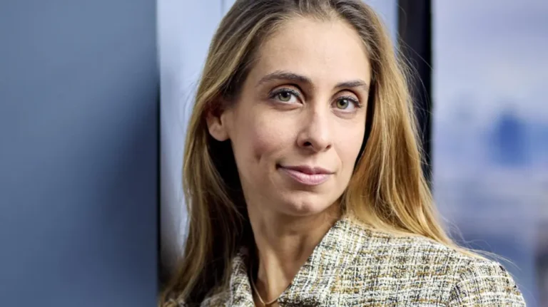 Anne-Charlène Bezzina : Une Voix Juridique Moderne et Engagée Anne-Charlène Bezzina