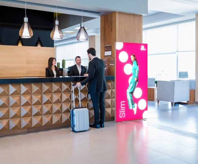 Comment se démarquer lors d’un salon immobilier ? 5 éléments qui renforcent la confiance envers votre marque