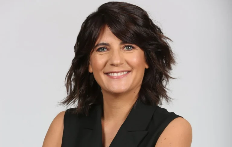 Estelle Denis : Une vie entre passion, écrans et authenticité Estelle Denis