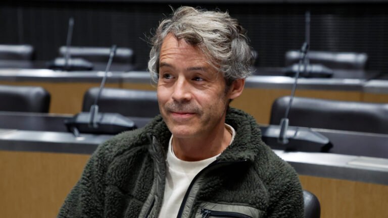 Yann Barthès : le visage incontournable de la télévision française moderne Yann Barthès